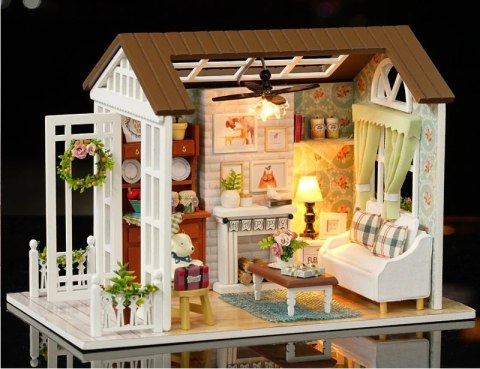 Drewniany domek dla lalek z efektem LED - idealny do zabawy i dekoracji!