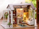 Drewniany domek dla lalek z efektem LED - idealny do zabawy i dekoracji!
