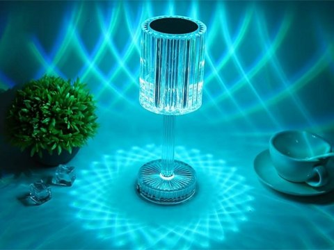 Nowoczesna lampka nocna RGB z pilotem - twój klucz do komfortu i magii