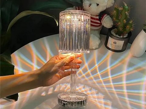 Nowoczesna lampka nocna RGB z pilotem - twój klucz do komfortu i magii