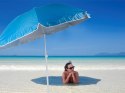 Nowoczesny parasol plażowy z systemem UV dla komfortu w słońcu i wietrze
