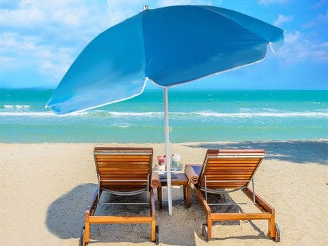 Nowoczesny parasol plażowy z systemem UV dla komfortu w słońcu i wietrze