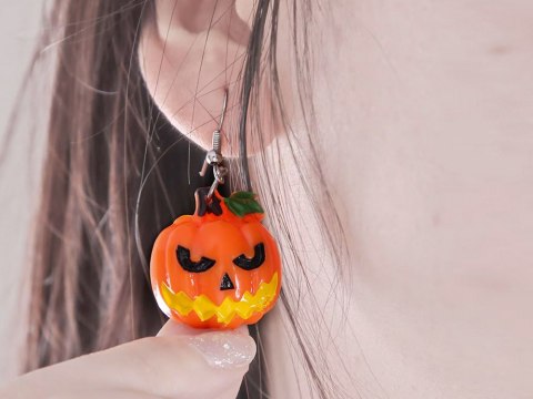 Nowoczesne kolczyki Halloweenowe - akcentuj swój styl!