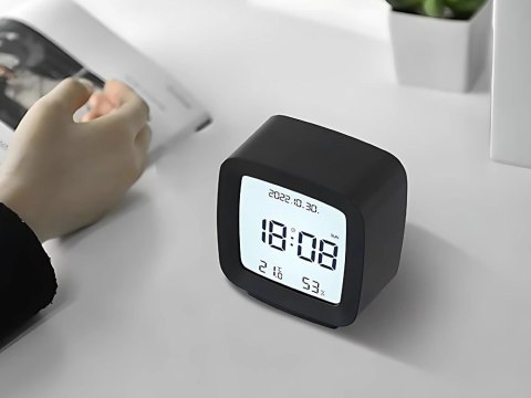 Nowoczesny budzik z funkcją pomiaru temperatury i wilgotności