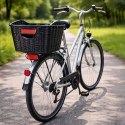 Stylowy rattanowy koszyk rowerowy z odblaskiem na bagażnik tylny