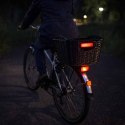 Stylowy rattanowy koszyk rowerowy z odblaskiem na bagażnik tylny