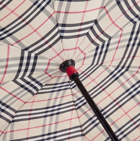 Nowoczesny parasol odwrócony z ergonomiczną rączką