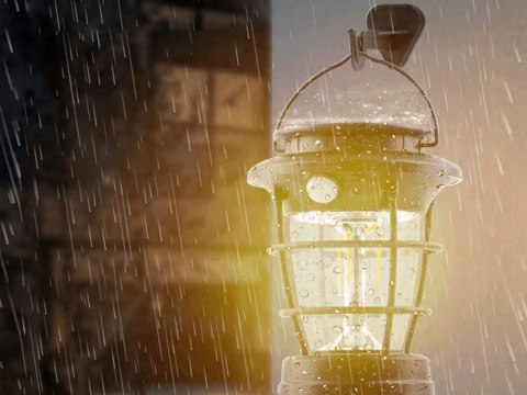 Lampa ogrodowa solarna - nowoczesne oświetlenie do Twojej przestrzeni!