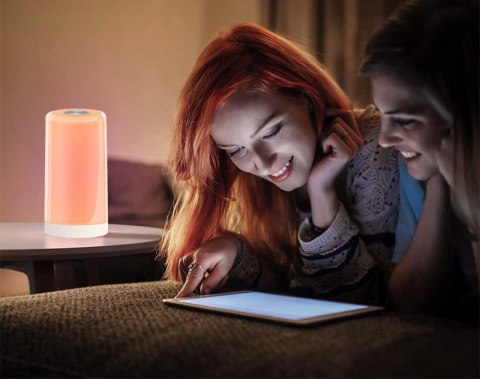 Nowoczesna lampka LED z dotykowym włączaniem i regulacją jasności