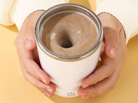 Kreatywny kubek, który sam wymiesza napój i sprawi, że każda chwila będzie smakować lepiej!