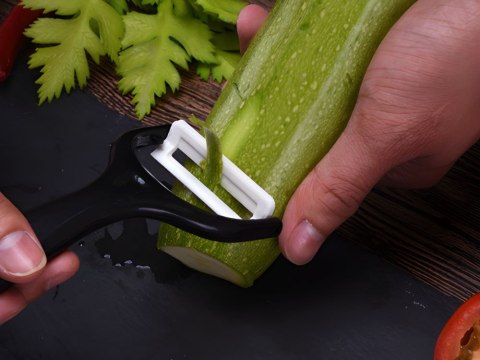 Zestaw noży kuchennych 6 elementów z nożyczkami i obieraczką to must-have dla każdej kuchni!