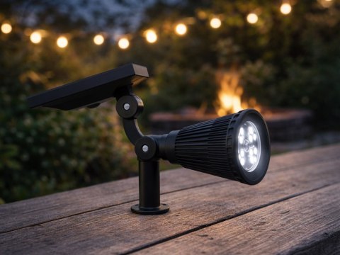 Nowoczesna lampa solarna do ogrodu z czujnikiem zmierzchu i regulacją kąta świecenia