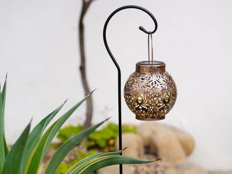 LAMPION SOLARNY LED W STYLU RETRO DLA ODDYCHAJĄCEJ ATMOSFERY TWOJEGO OGRODU