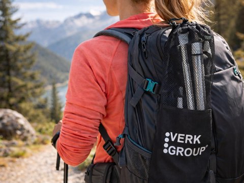 Nowoczesne trekkingowe kijki do górskiej wędrówki