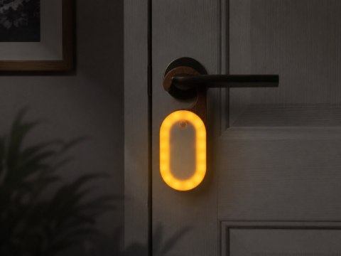 Nowoczesna lampka LED z czujnikiem ruchu do wnętrz